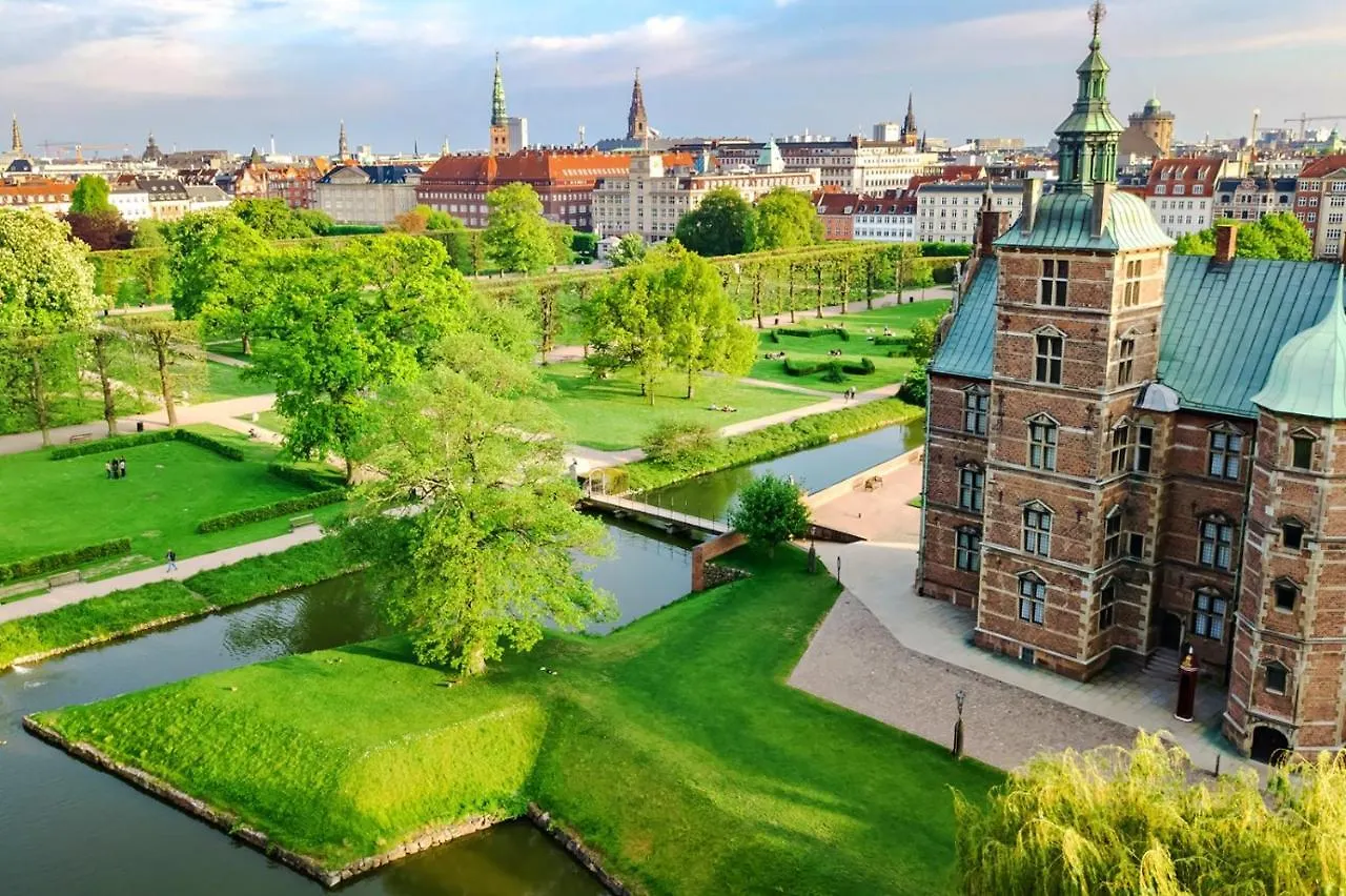 Central Copenhagen Apt With Balcony, Free Parking & Elevator